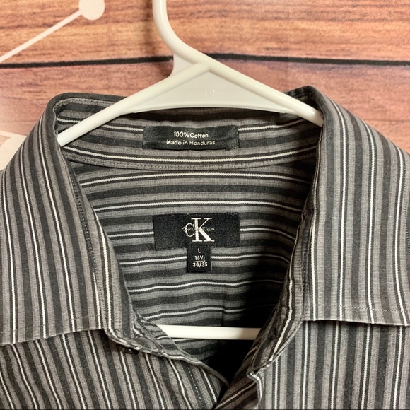 Calvin Klein Pinstripe Button Down Top Sz Large - Picture 2 of 4
